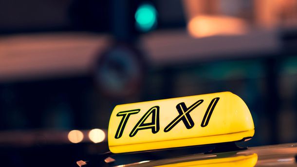 Роспотребнадзор открыл горячую линию для клиентов такси и каршеринга в Петербурге