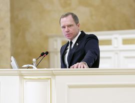 «Не плюй в колодец»: сенатор Кутепов предложил депутатам Петербурга поддержать заморозку активов покинувших страну бизнесменов