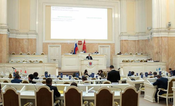 Центральным вопросом сегодняшнего заседания петербургского ЗакСа стало обсуждение поправок в проект бюджета на 2018 год