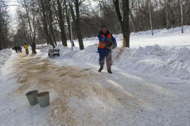 Какими средствами борются коммунальные службы Петербурга со снегом