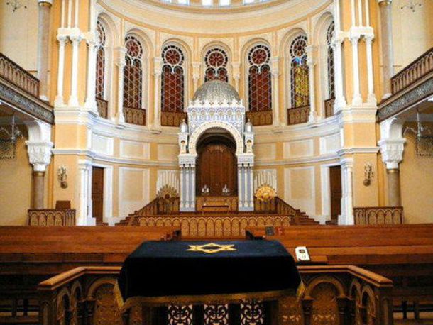 В Большой хоральной синагоге Петербурга установили необычный платежный терминал
