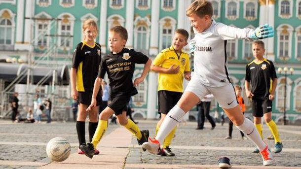В Петербурге перед Чемпионатом мира по футболу предложили провести «звездный» матч на Дворцовой