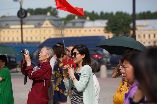 В Петербурге задержали девятерых китайских экскурсоводов-нелегалов