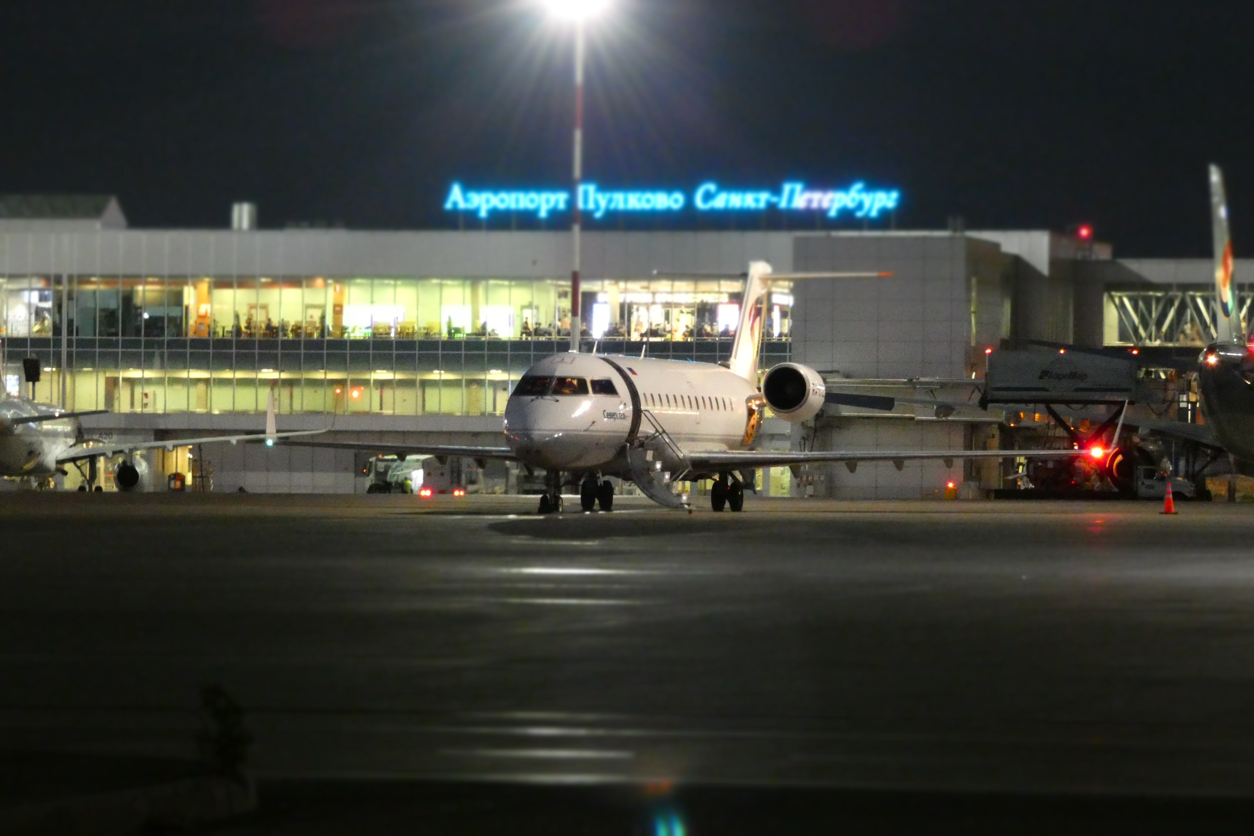 Судебные приставы проверили долги пассажиров внутренних рейсов в аэропорту Пулково