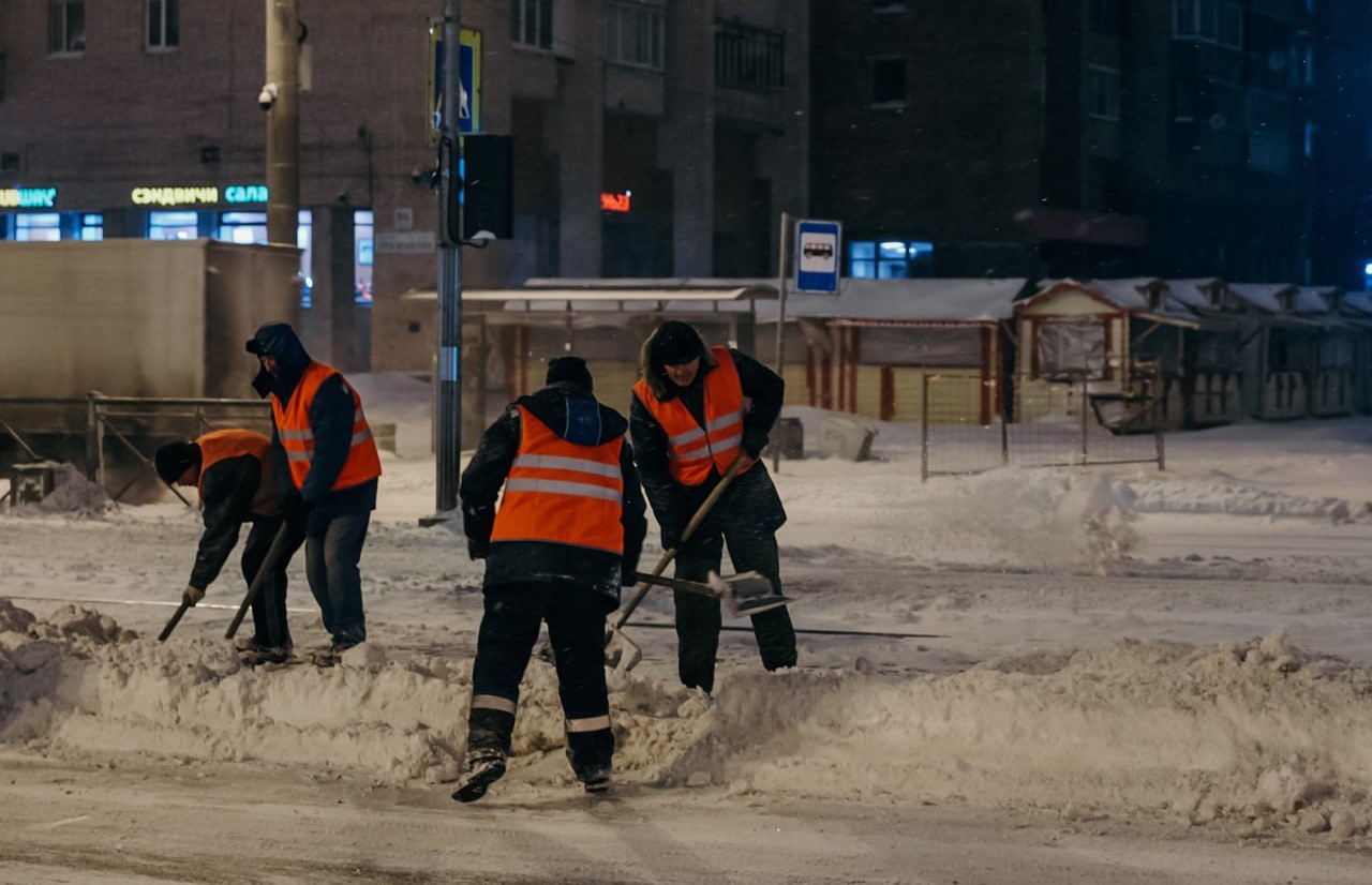 Сколько жителей СПб пошли в дворники за неуплату алиментов