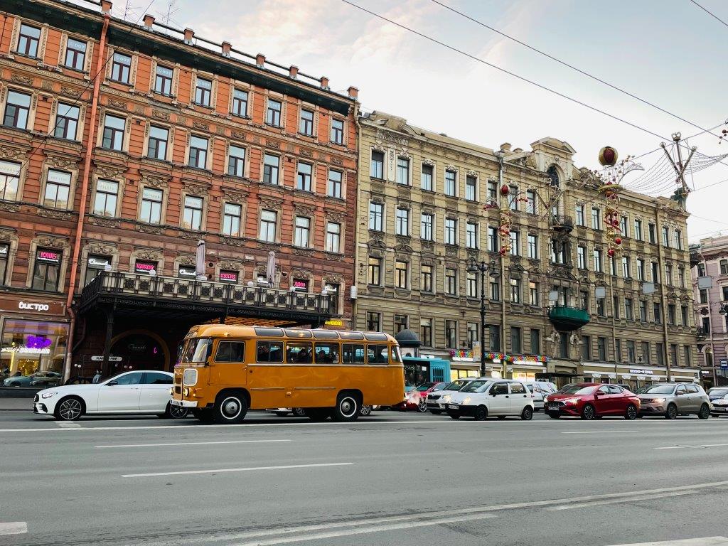 Почему жители СПб готовы переехать в другой город