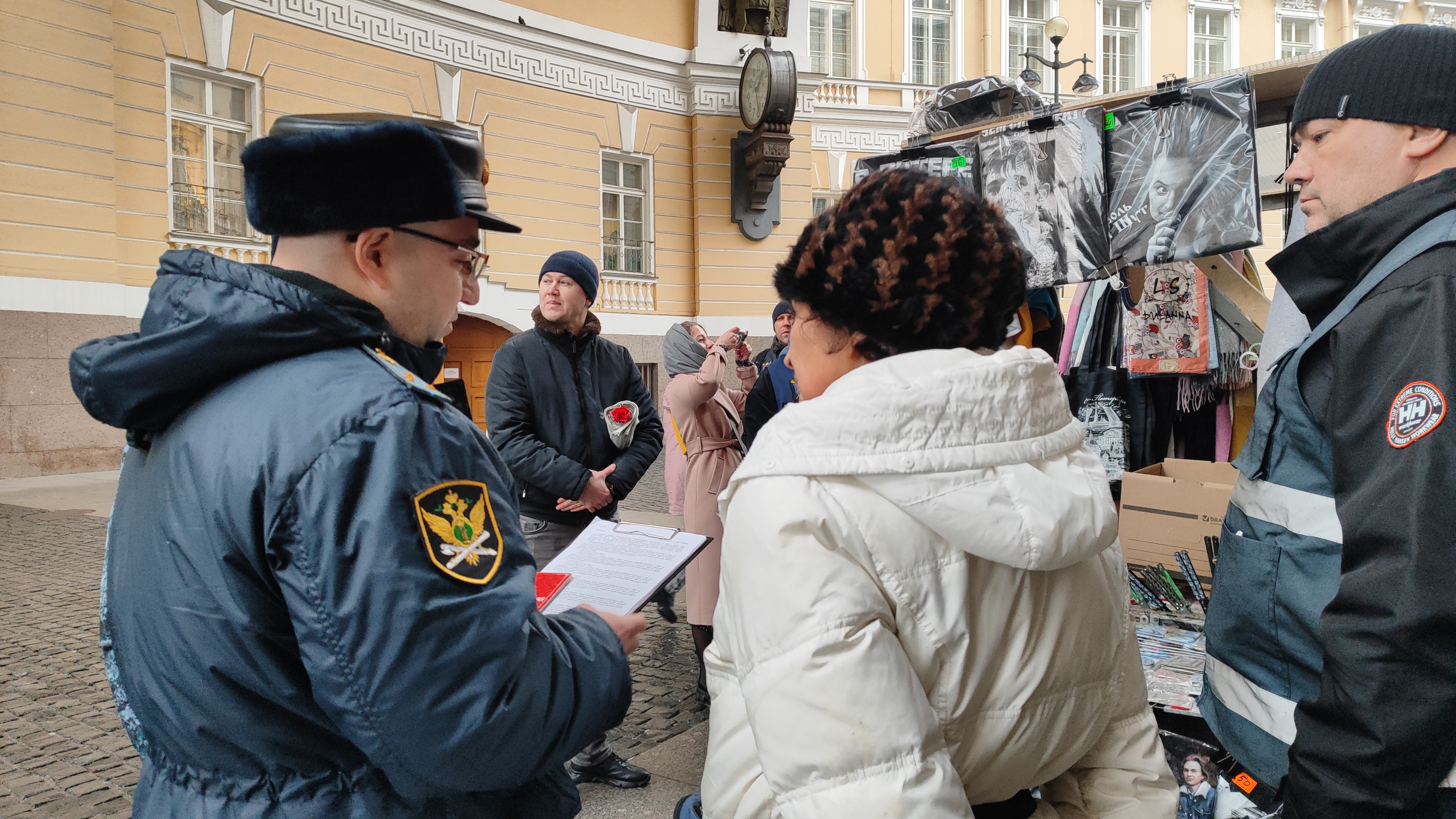 Где в СПб прошли рейды против нелегальной торговли