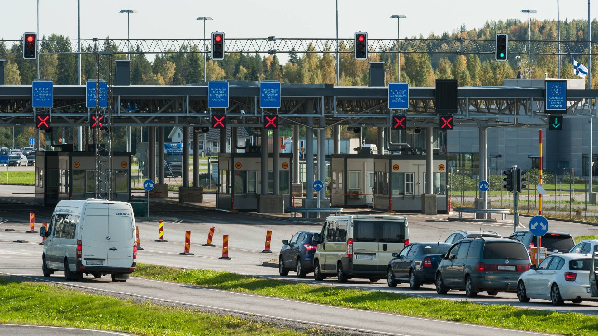 Финские таможенники вернули восемь машин с начала действия запрета на въезд автомобилей с номерами РФ