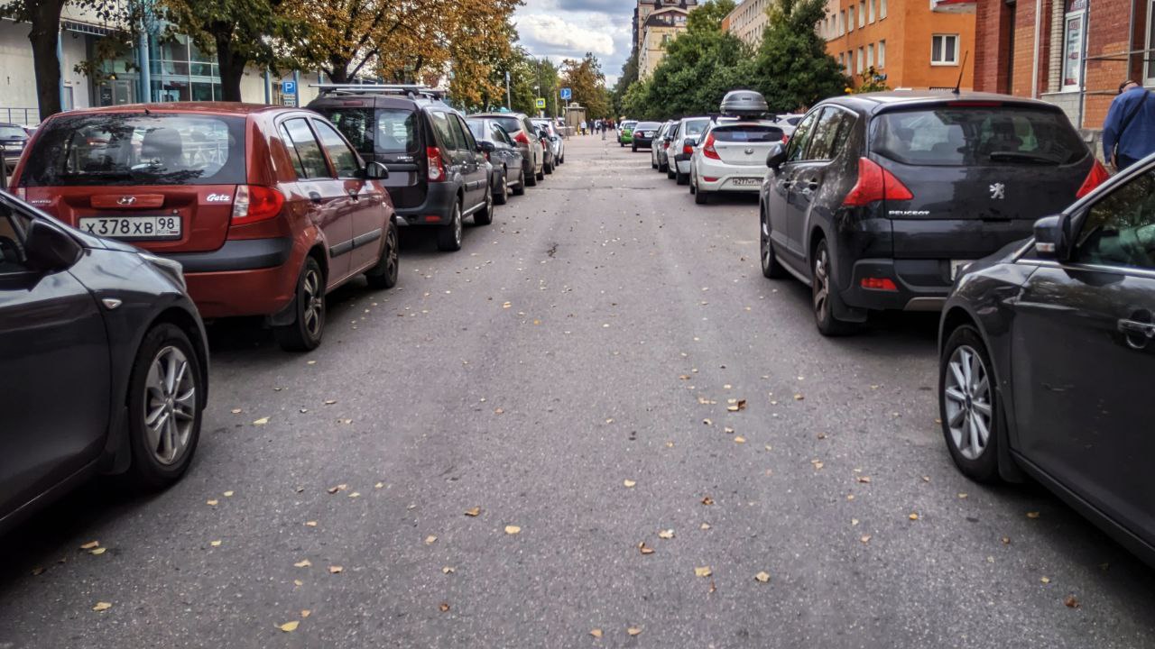 В Петербурге задумались о штрафах для скрывающих номера в зоне платной  парковки