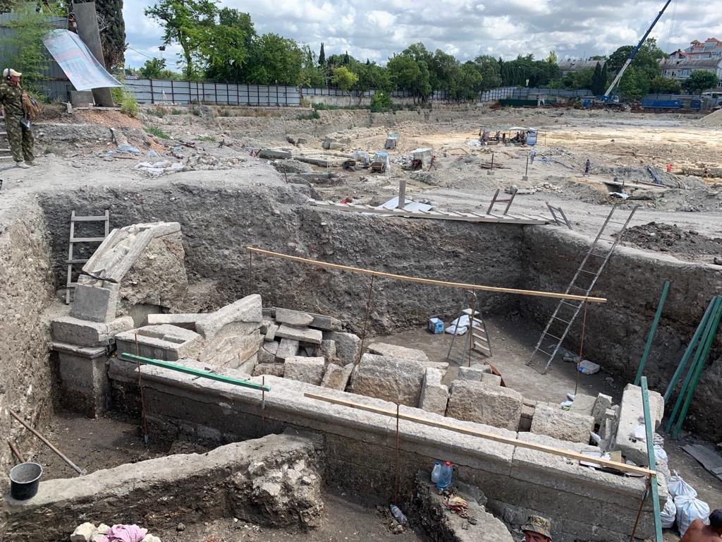 За три года сотрудники Эрмитажа нашли более 6 млн артефактов на раскопках в Крыму