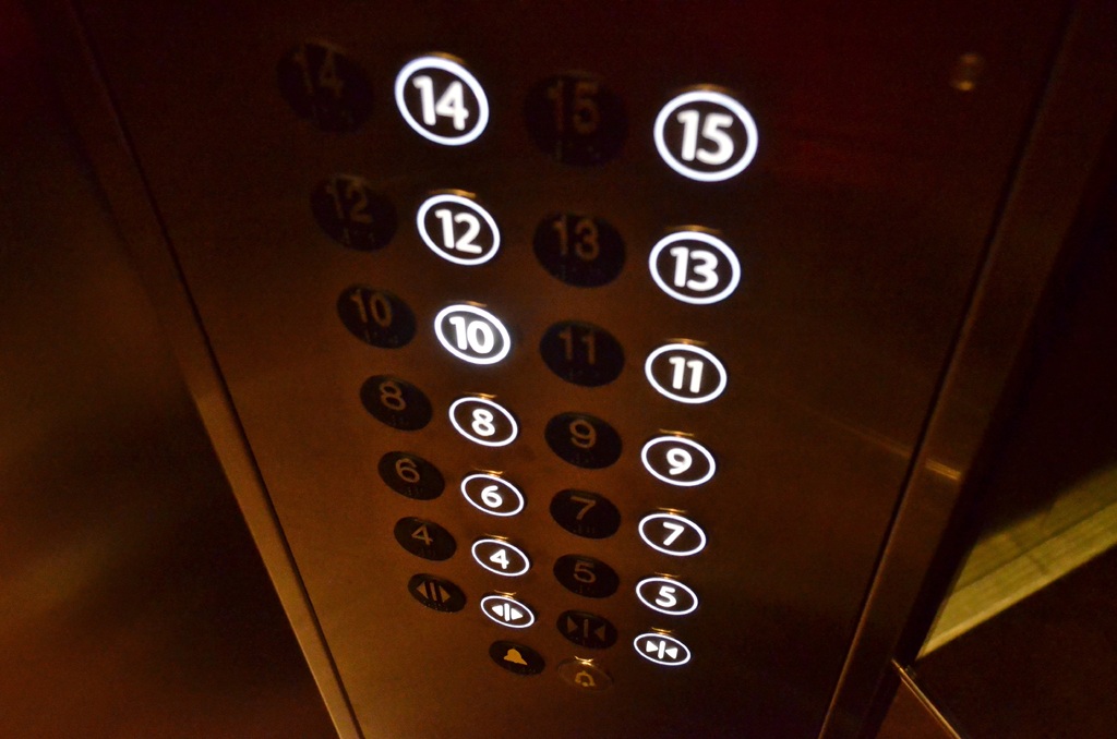 В Петербурге на ремонт более семи тысяч лифтов потратят почти 38,5 млрд рублей