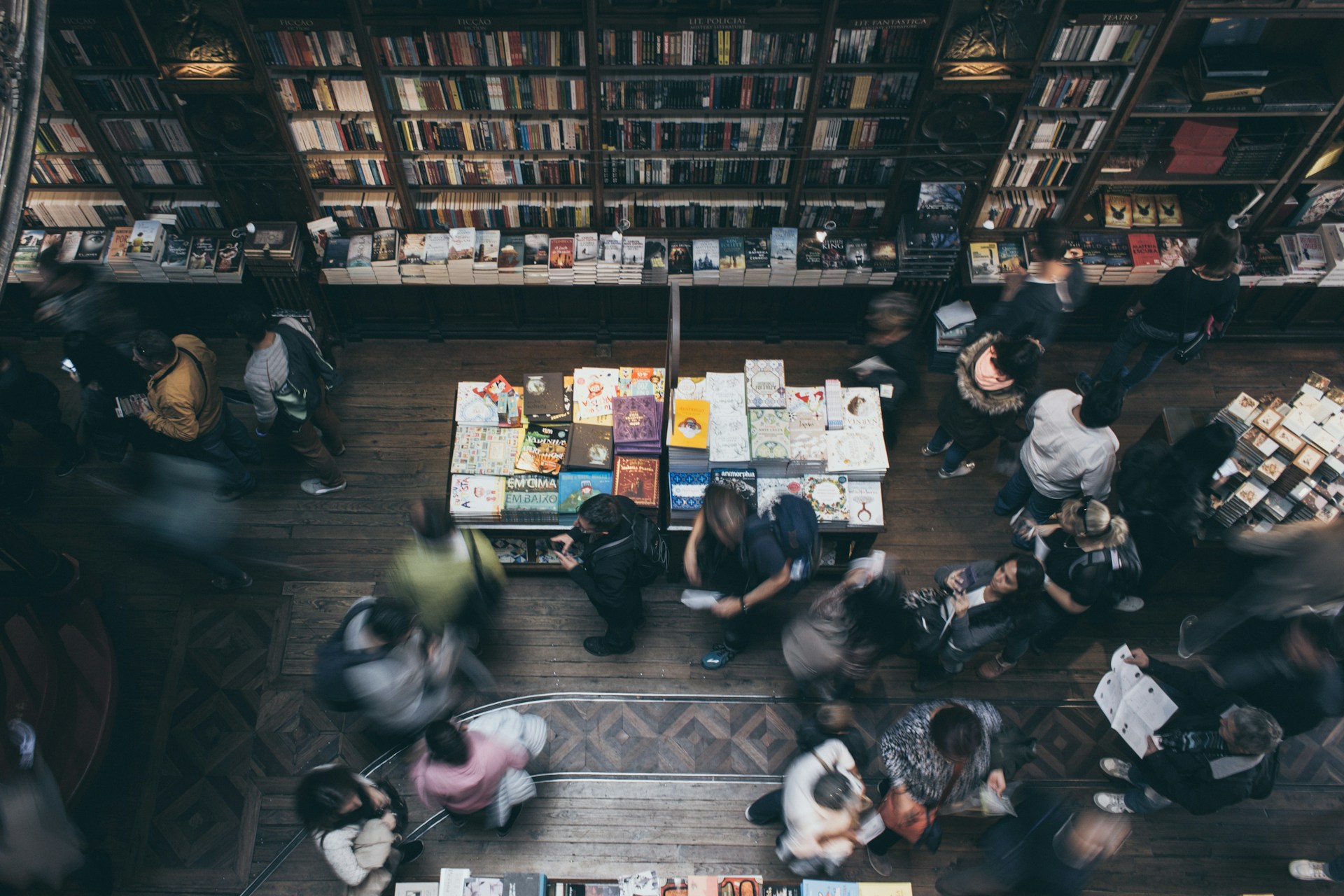 Смольный поддержит небольшие книжные магазины