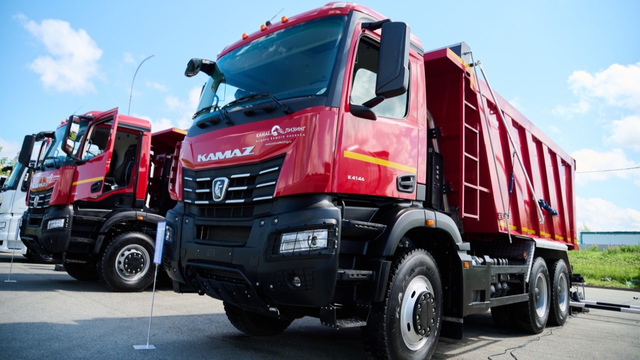 Продажи новых грузовиков в России в I полугодии упали на 2%