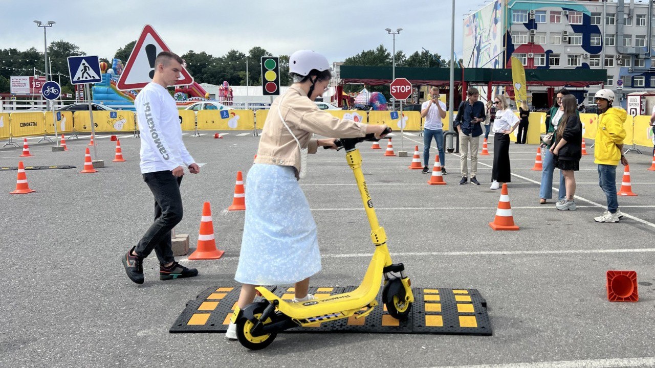 В Петербурге открыли школу вождения электросамокатов