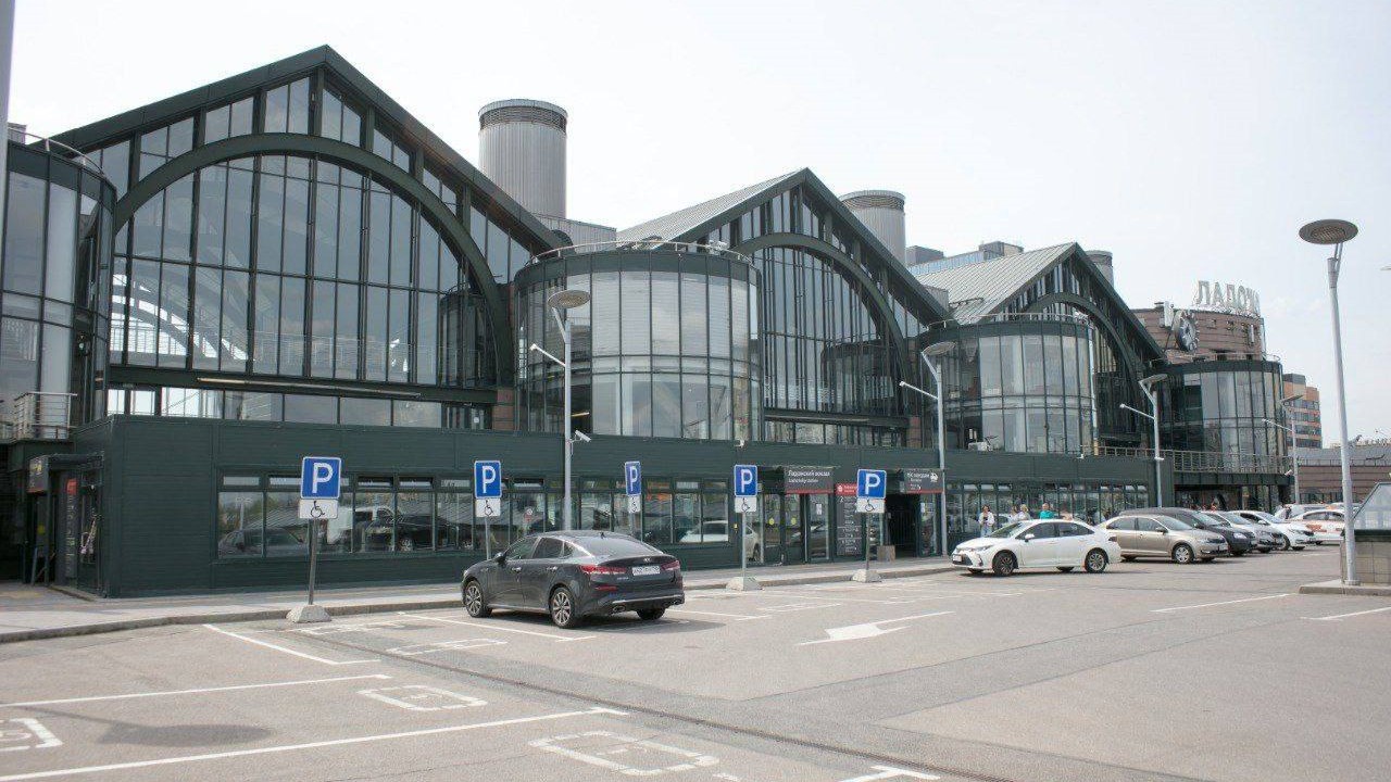 На Ладожском вокзале с 1 июня меняется схема движения автомобильного транспорта