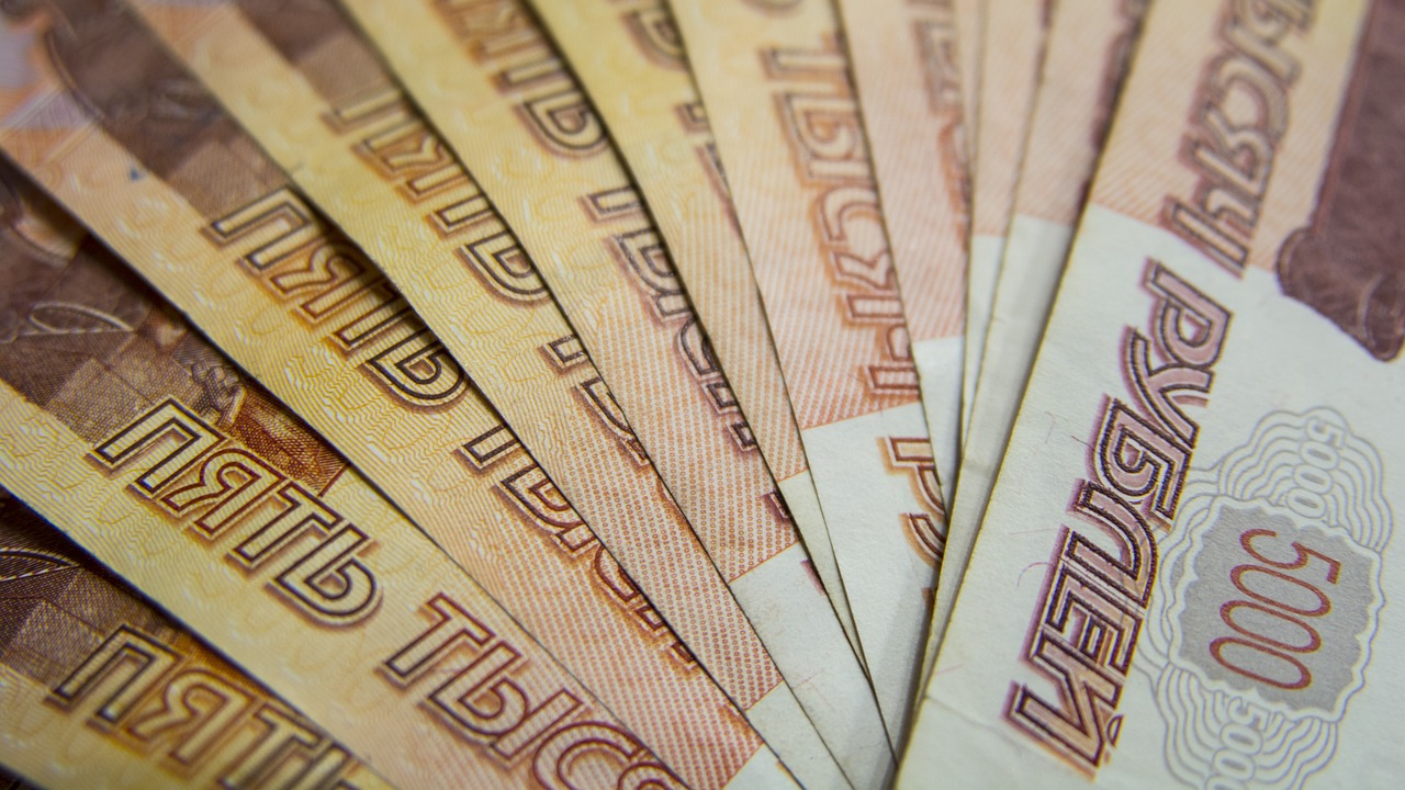 Общий объем кредитов россиян впервые превысил 36 трлн рублей