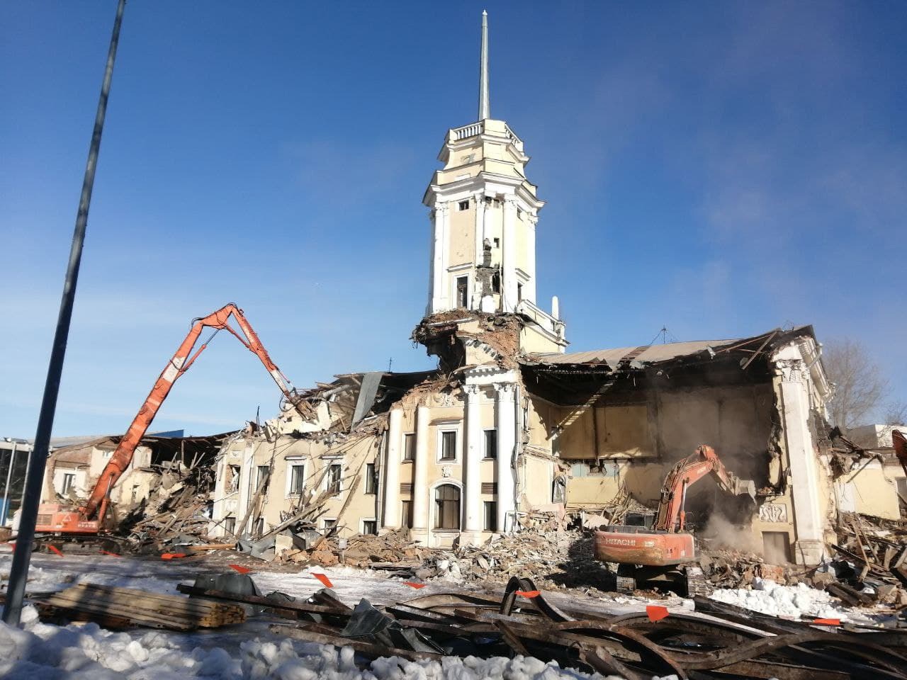 В Петербурге начался снос здания Института морской связи в «Ленэкспо» -  Business FM Санкт-Петербург