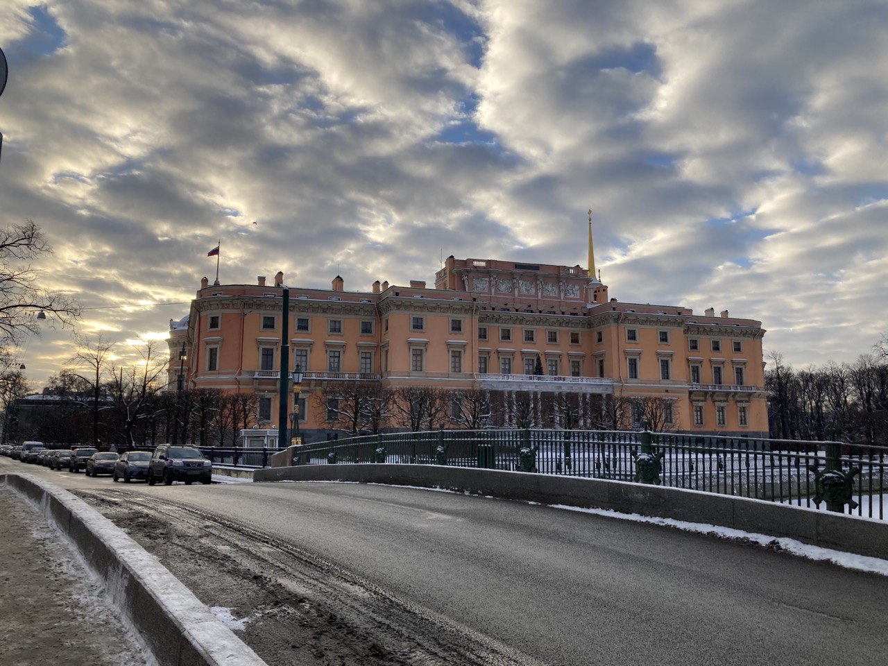 Михайловский замок объявил о закрытии трех залов до 11 апреля
