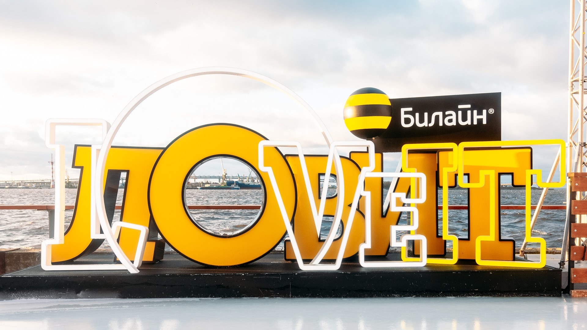 Usb модем beeline. Как открыть порт на роутере билайн. Билайн каток аппер фото. Beeline smartbox giga стоковая прошивка скорость. Smart box one.