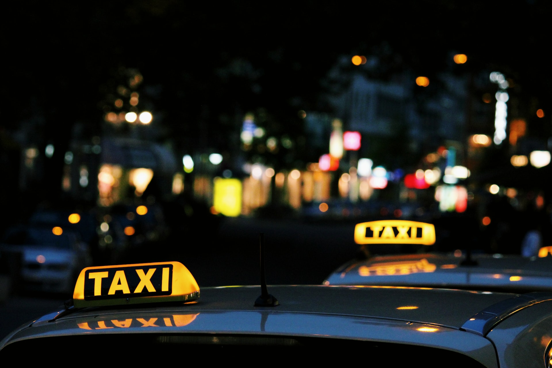 Самостоятельно назначать минимальный тариф такси смогут несколько городов России