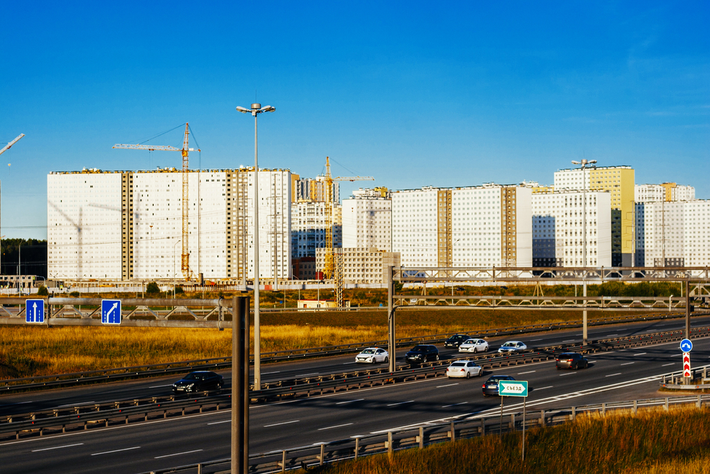 Спрос на первичном рынке жилья в Петербурге снизился почти на четверть