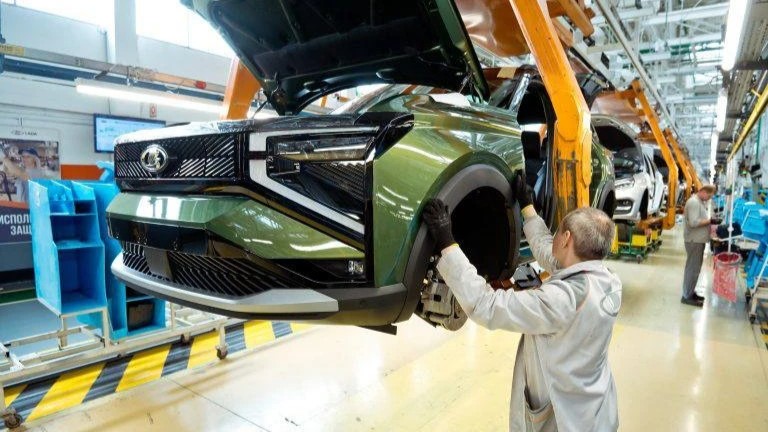 Осень новинок на российском авторынке: УАЗ и АВТОВАЗ запустили сборку Sollers S9 и Lada Azimut