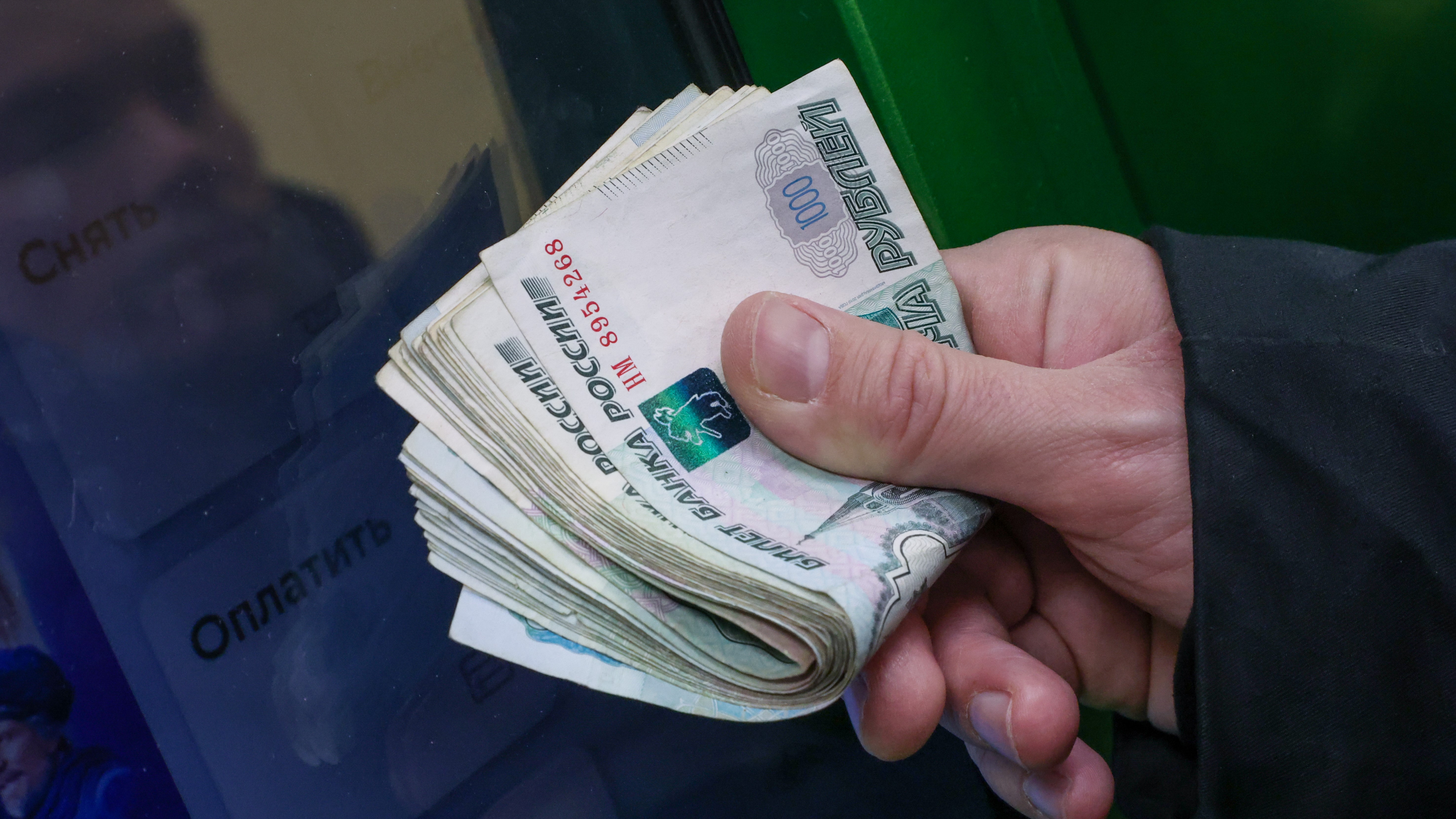 Более 40 нелегальных кредиторов выявили за полгода на Северо-Западе