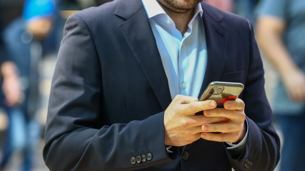 Адвокат Акишин напомнил о невозможности уволить сотрудника за поведение в соцсетях