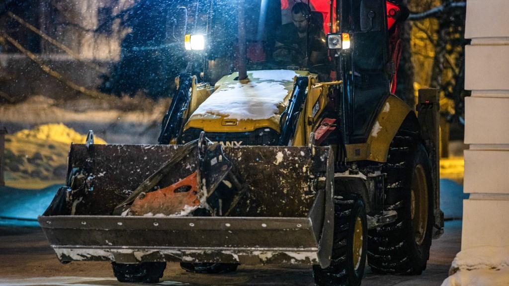 В Смольном анонсировали появление еще одной базы для уборочной и аварийной техники
