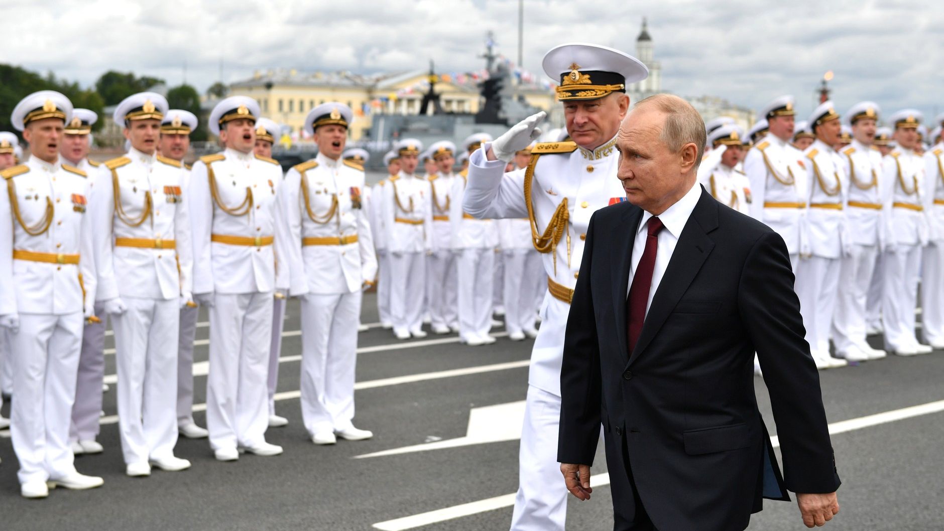 Путин планирует посетить Главный военно-морской парад в Петербурге 31 июля