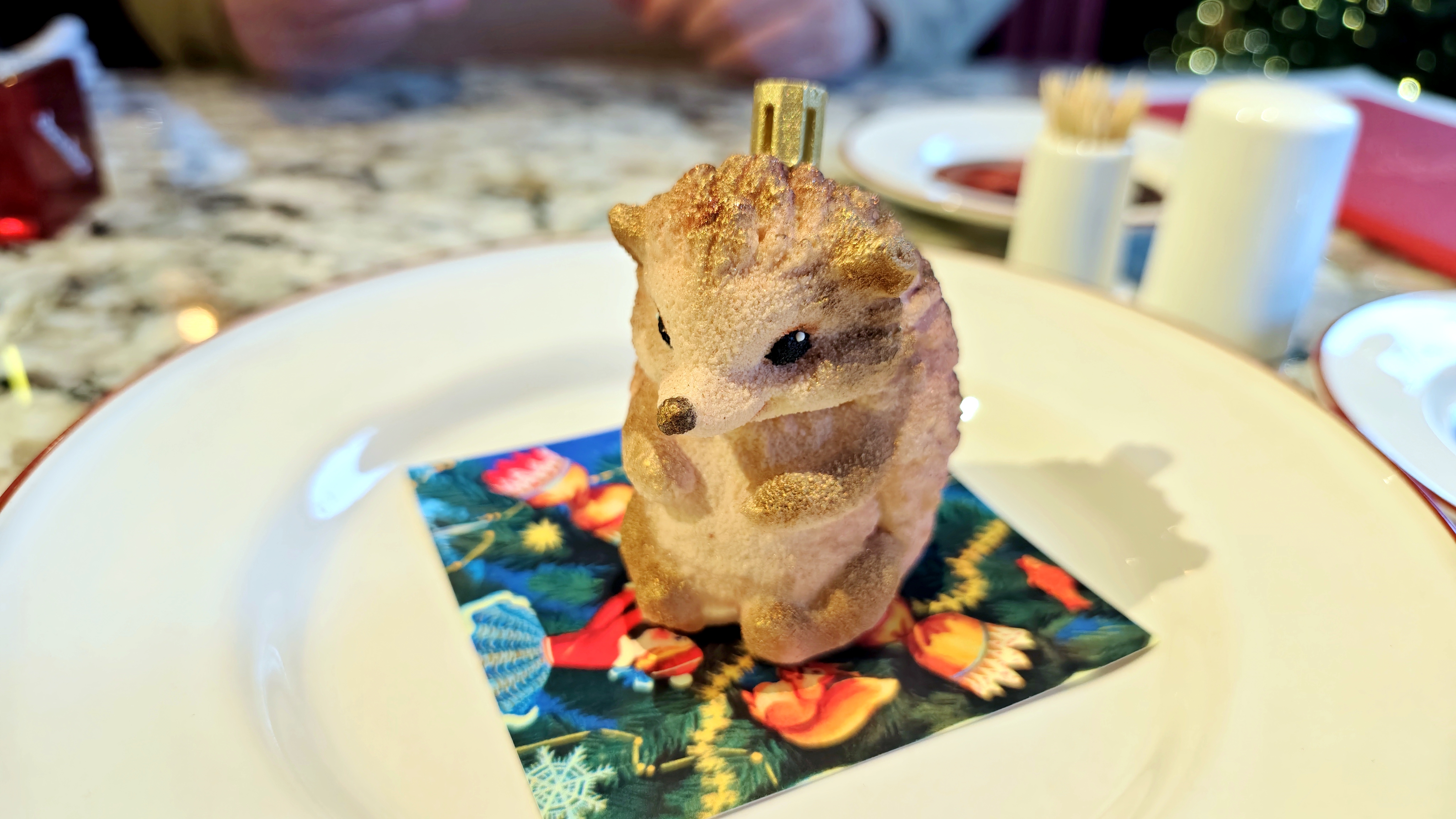 Ресторан Cherchez Bistrot на набережной реки Карповки