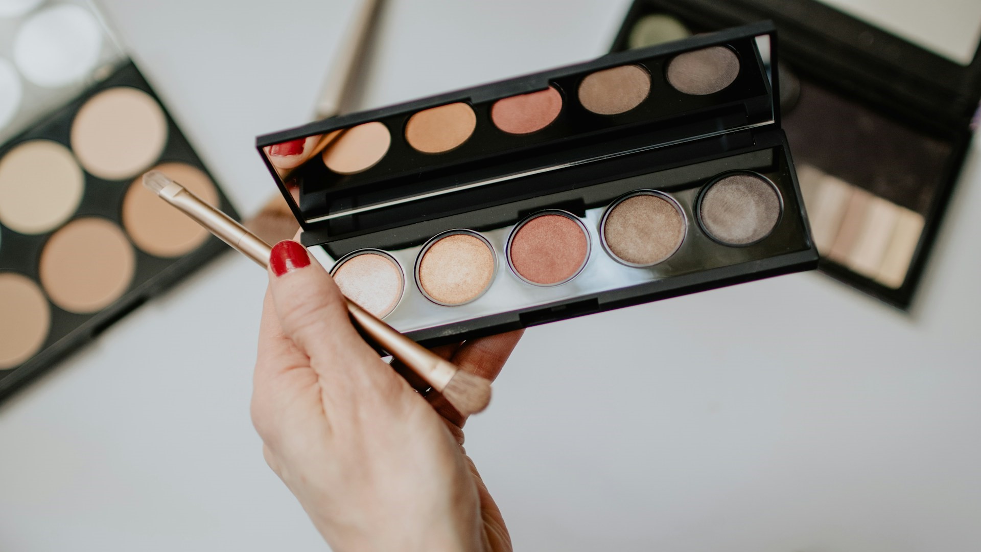 Россия снизила закупки косметики и средств по уходу за кожей из ЕС