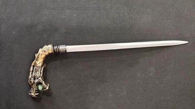 Спрятанный в трости клинок не дали пронести в суд в Петербурге