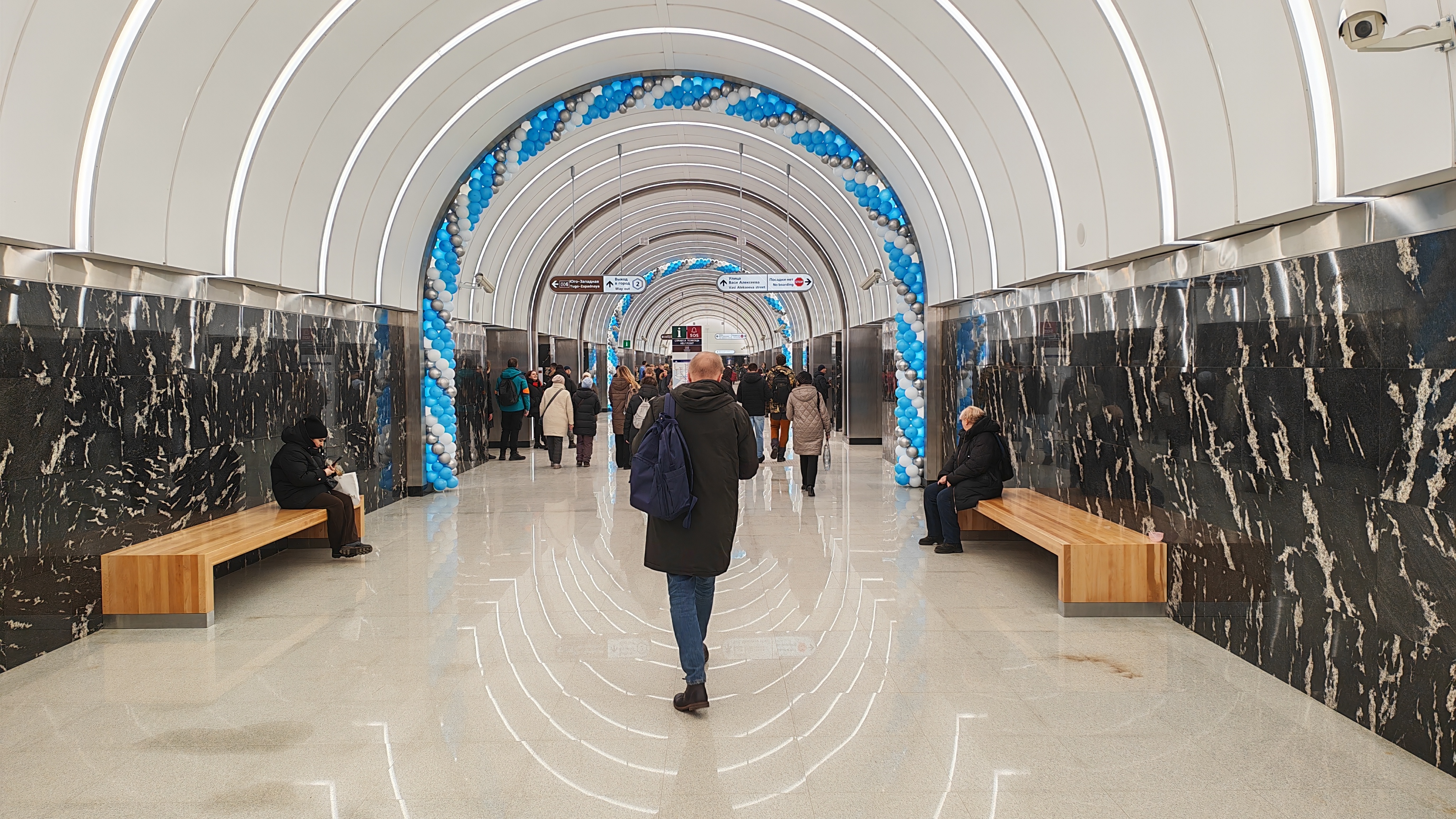 Петербургский общественный транспорт перевез в новогоднюю ночь 170 тысяч пассажиров