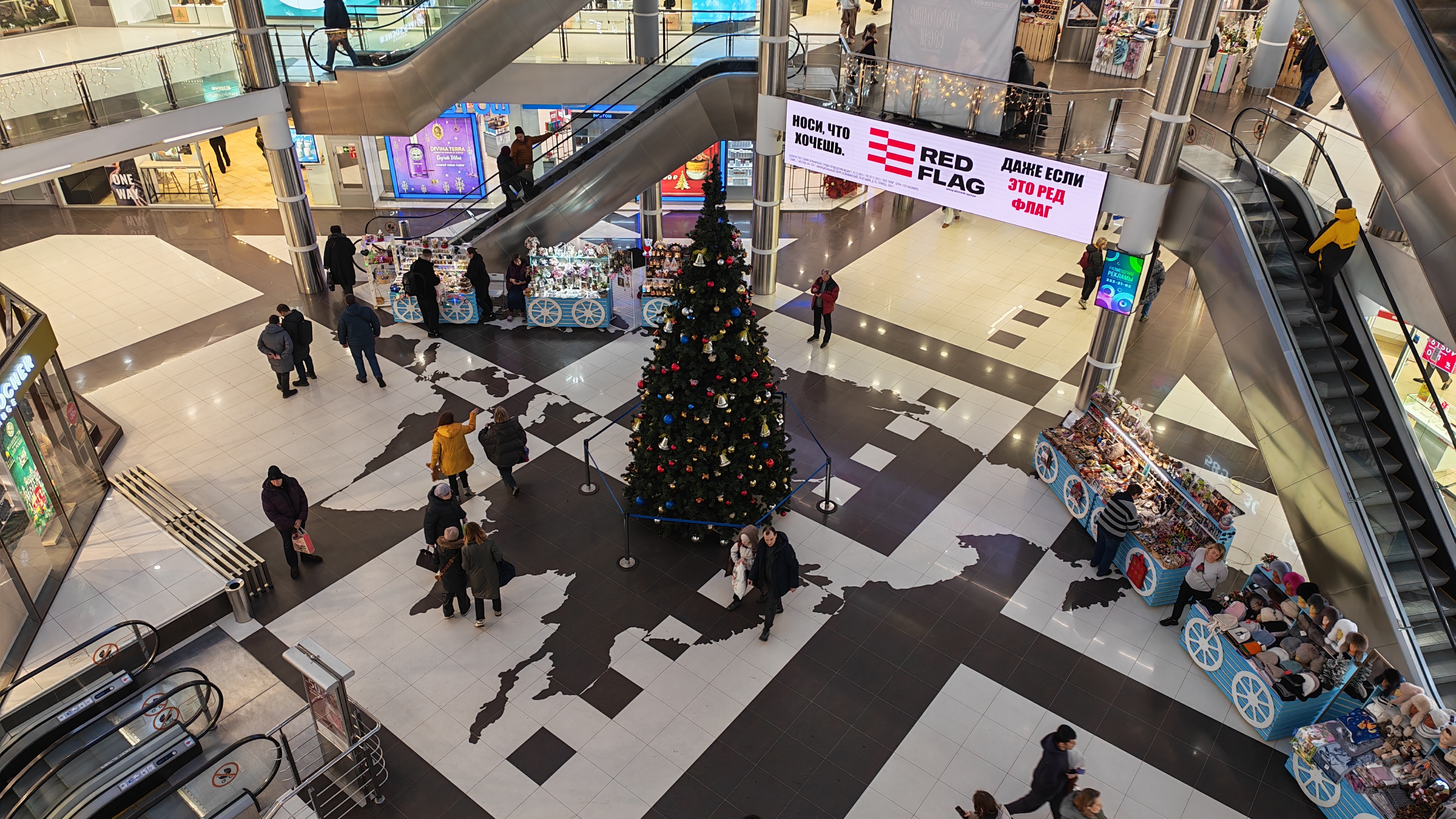 Владельцы ТРК и БЦ попросили Смольный не повышать налог на имущество в 2026 году