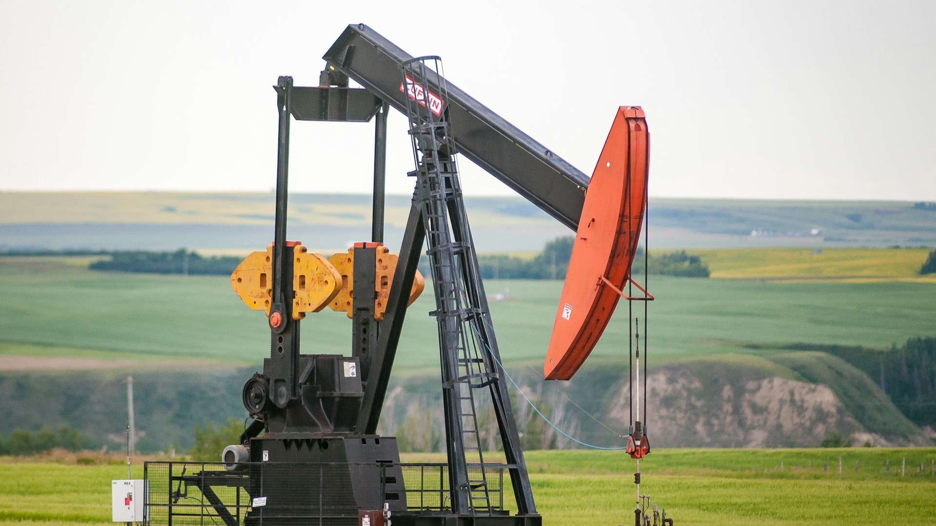Цена нефти Brent превысила 109 долларов за баррель впервые с 6 мая
