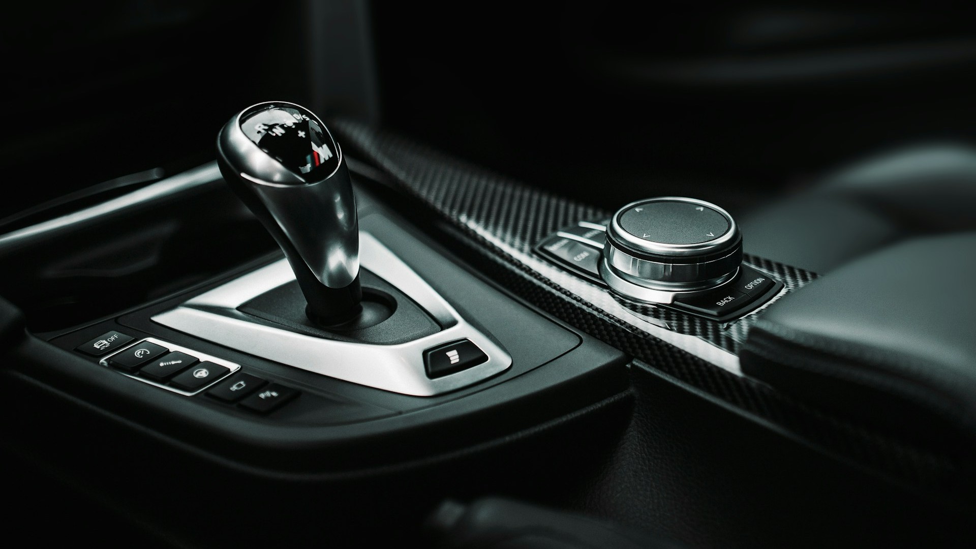 Продажи новых автомобилей в России в ноябре выросли на 5%