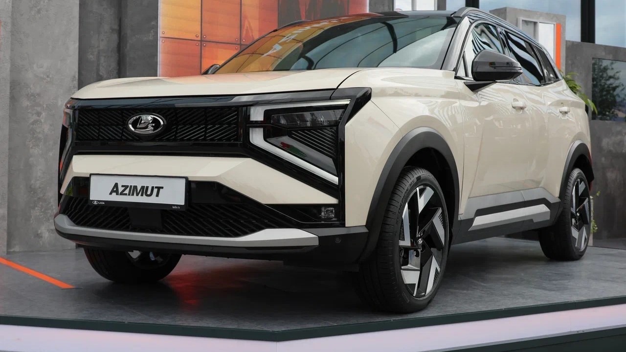 Автоновинки ПМЭФ-2025: Lada Azimut