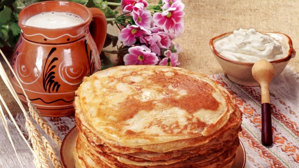 Авито: самая любимая добавка к блинам на Масленицу — сметана