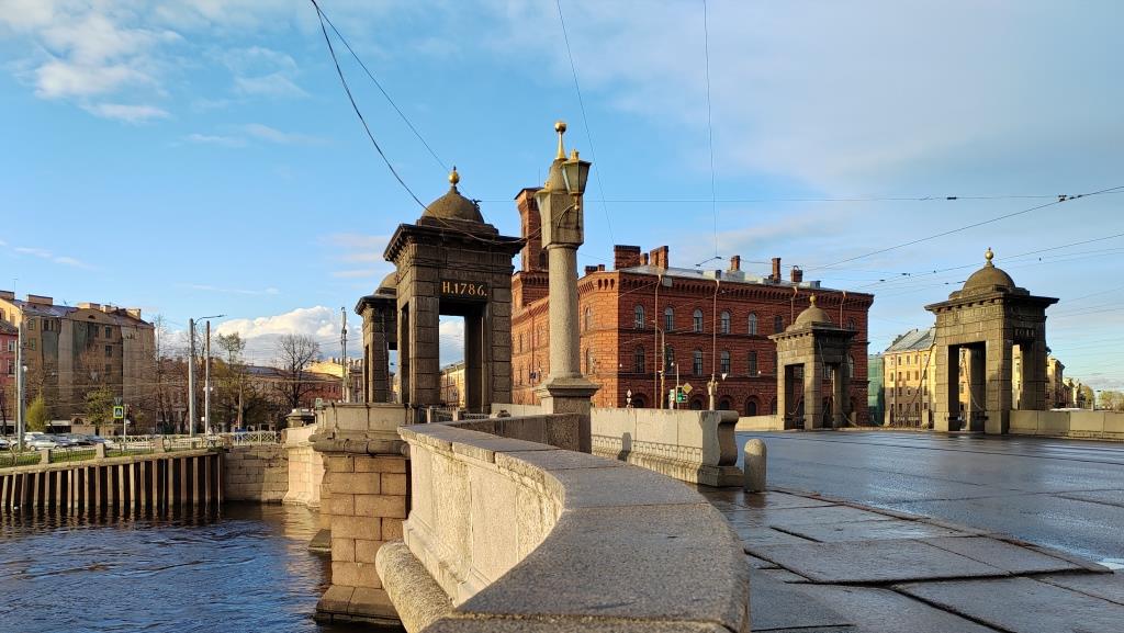 Синоптик предупредил, что дымка в Петербурге может продолжиться из-за штиля