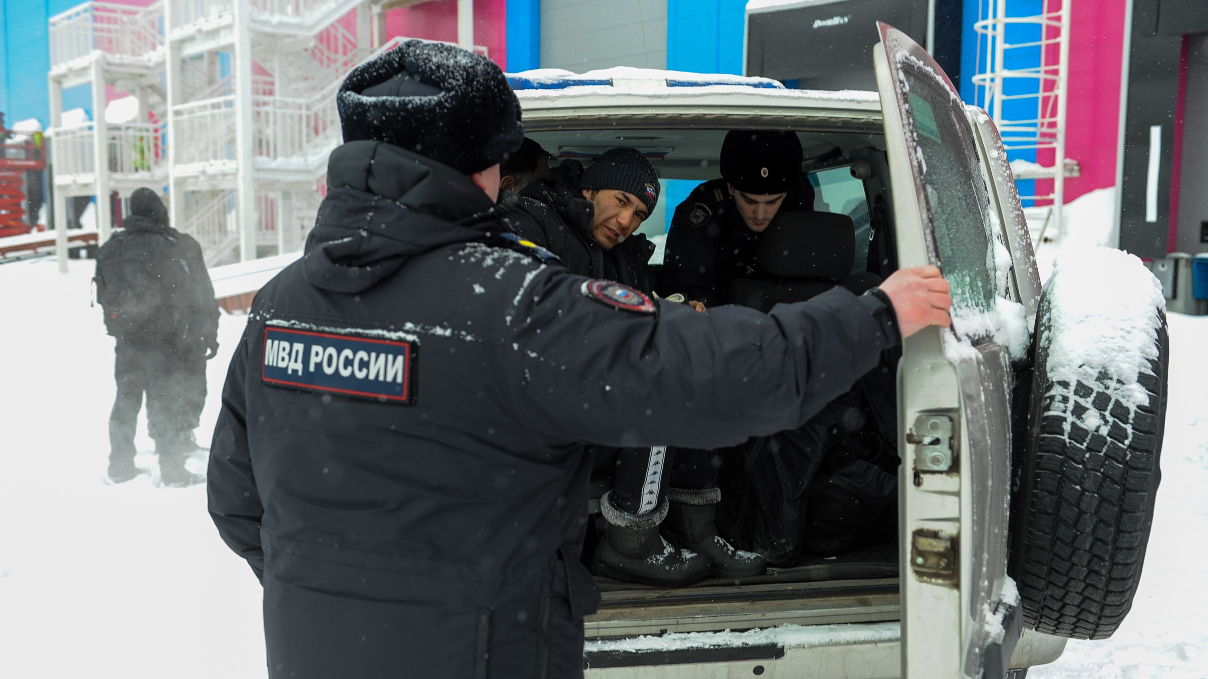 Более 14 тысяч нелегальных мигрантов выдворили из Петербурга и Ленобласти