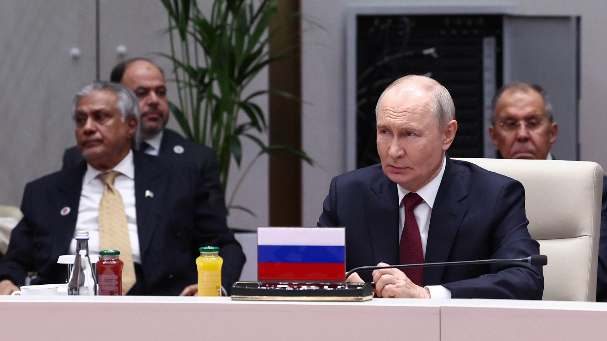 Путин пригласил деятелей культуры стран ШОС приехать в Петербург