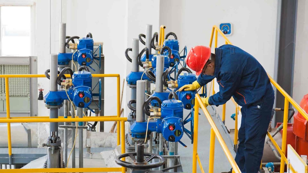 Французская компания Schneider Electric передаст производства в России местному менеджменту