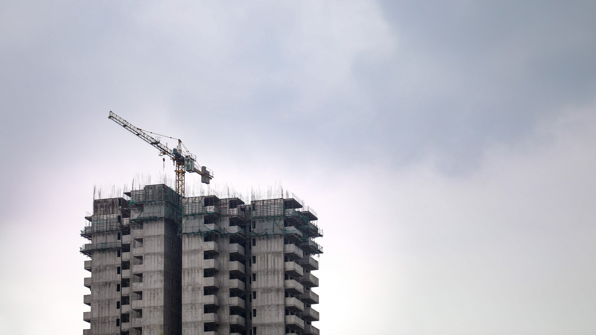 Продажи новостроек в Петербурге за год упали на четверть