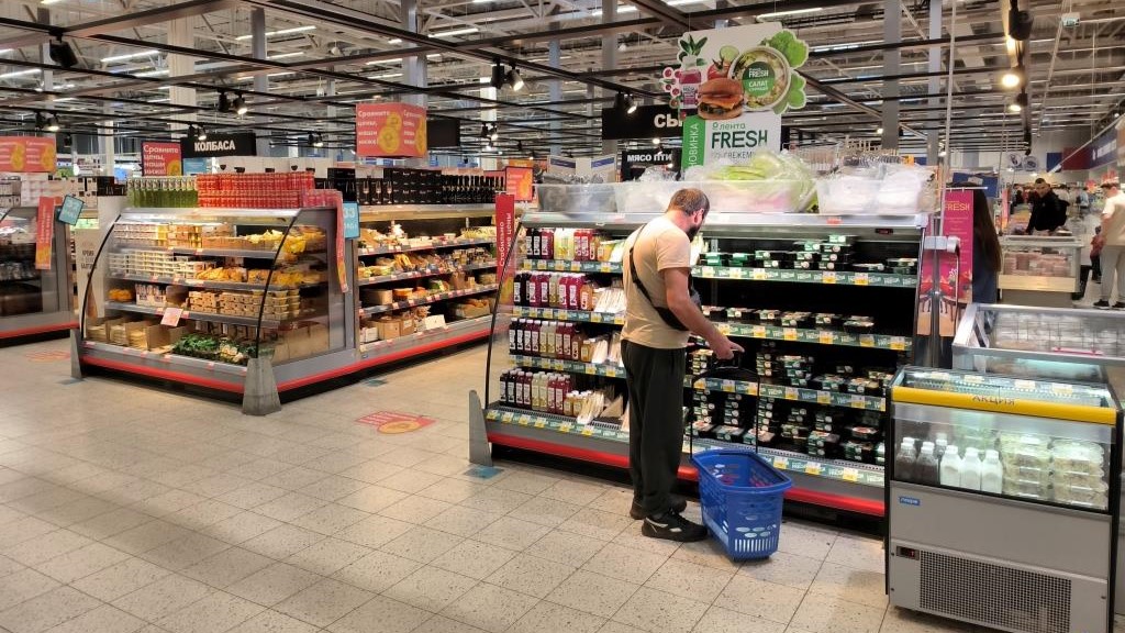 Посещаемость продуктовых магазинов в ТЦ может снизиться по итогам года на 8%