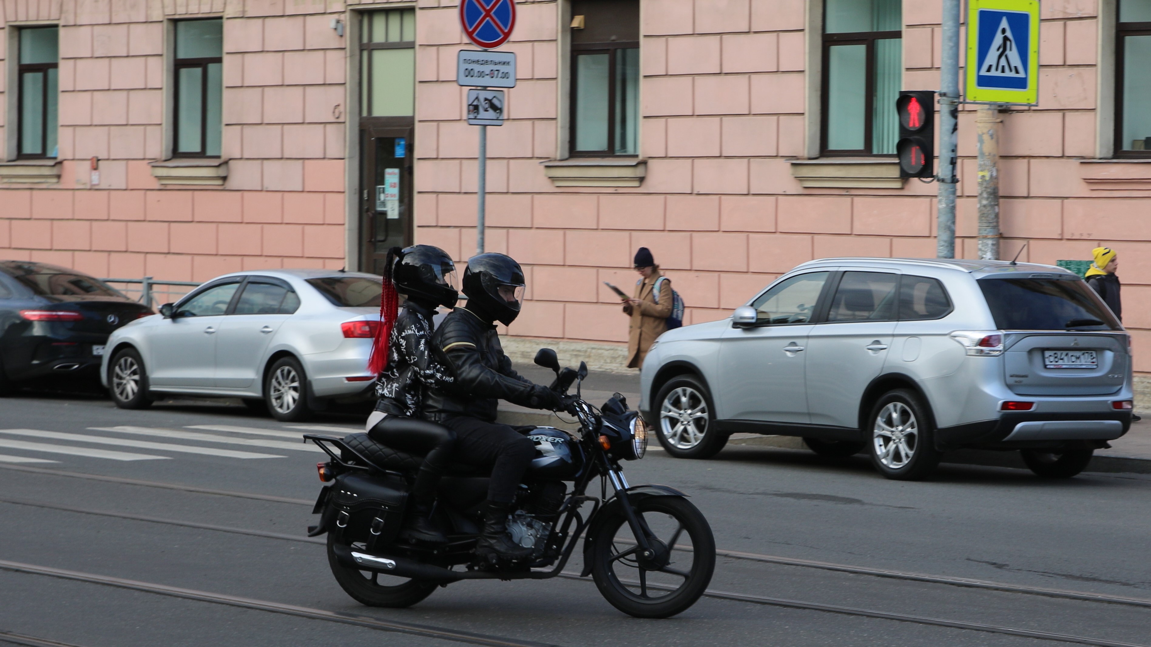 В Петербурге шумные автомобили и мотоциклы начали отправлять на экспертизу