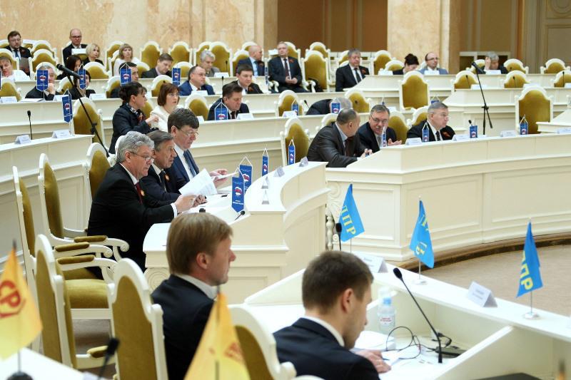 Общий дресс-код, возрождение комсомола и воспитание любви к начальству