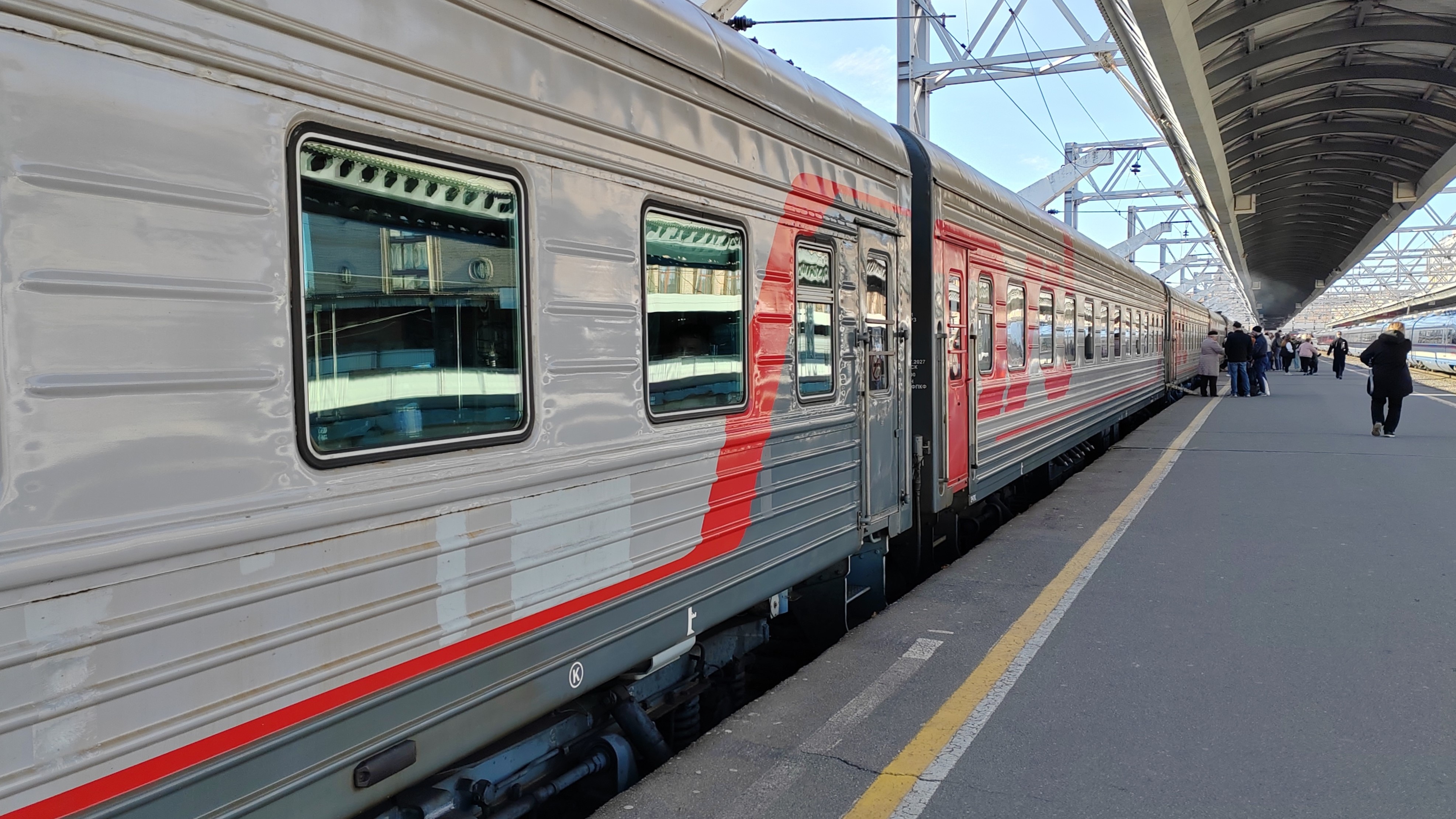 РЖД назначили четыре дополнительных поезда между Москвой и Петербургом