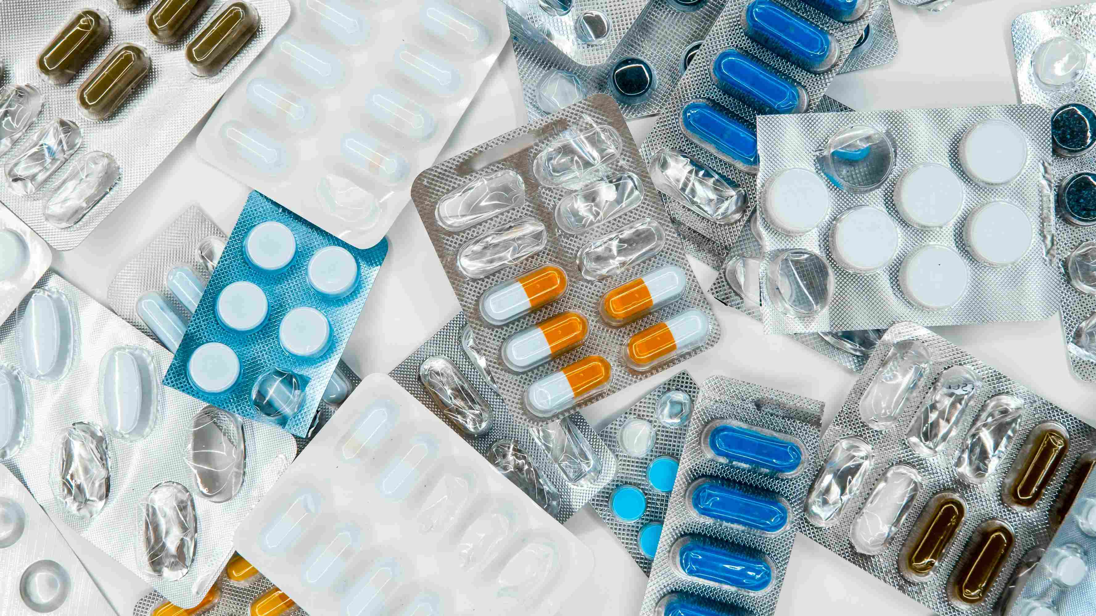 Эксперт: рост продаж дорогих лекарств в Петербурге связан с инфляцией