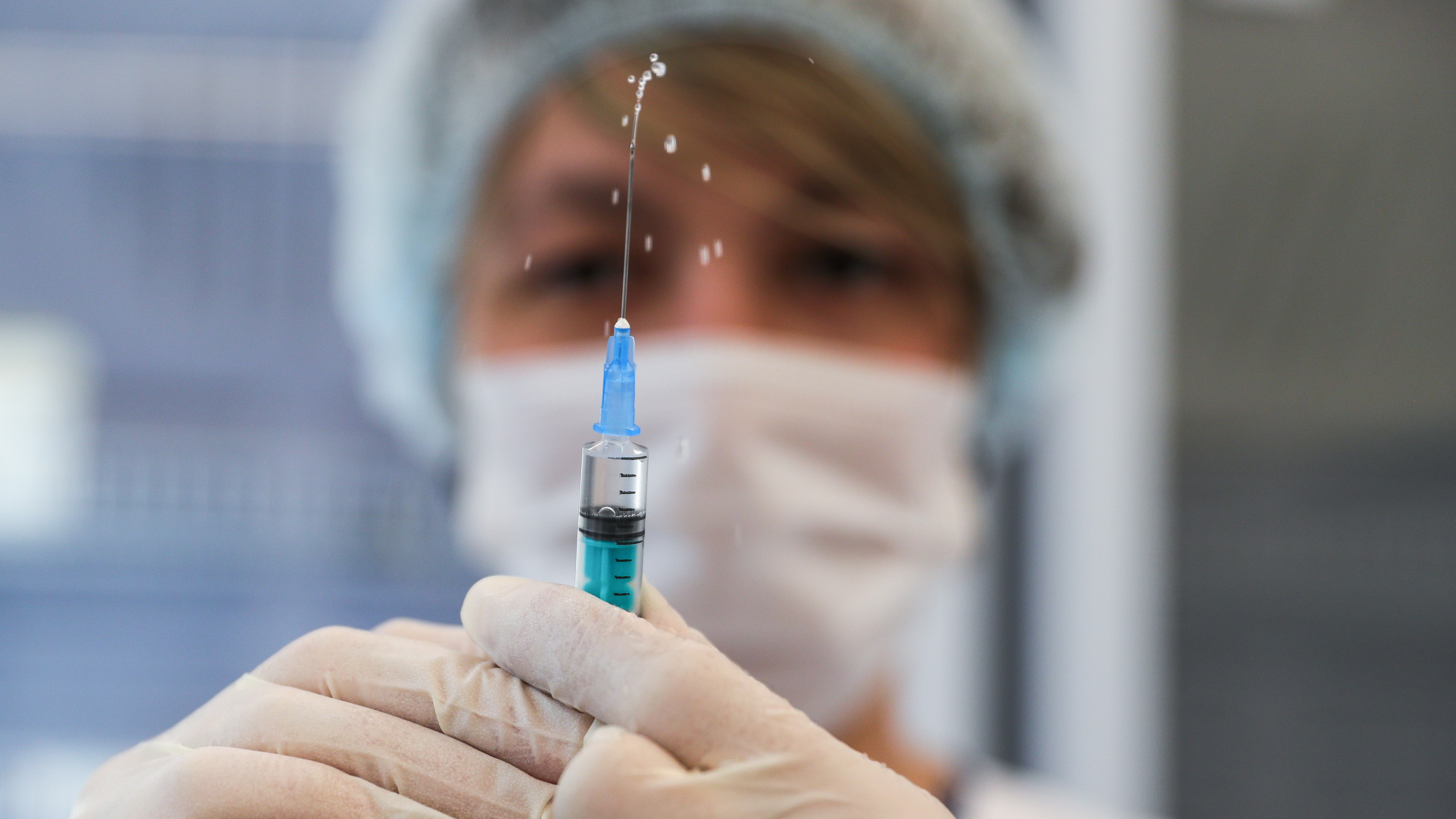 В Петербурге 40% компаний планируют вакцинацию сотрудников